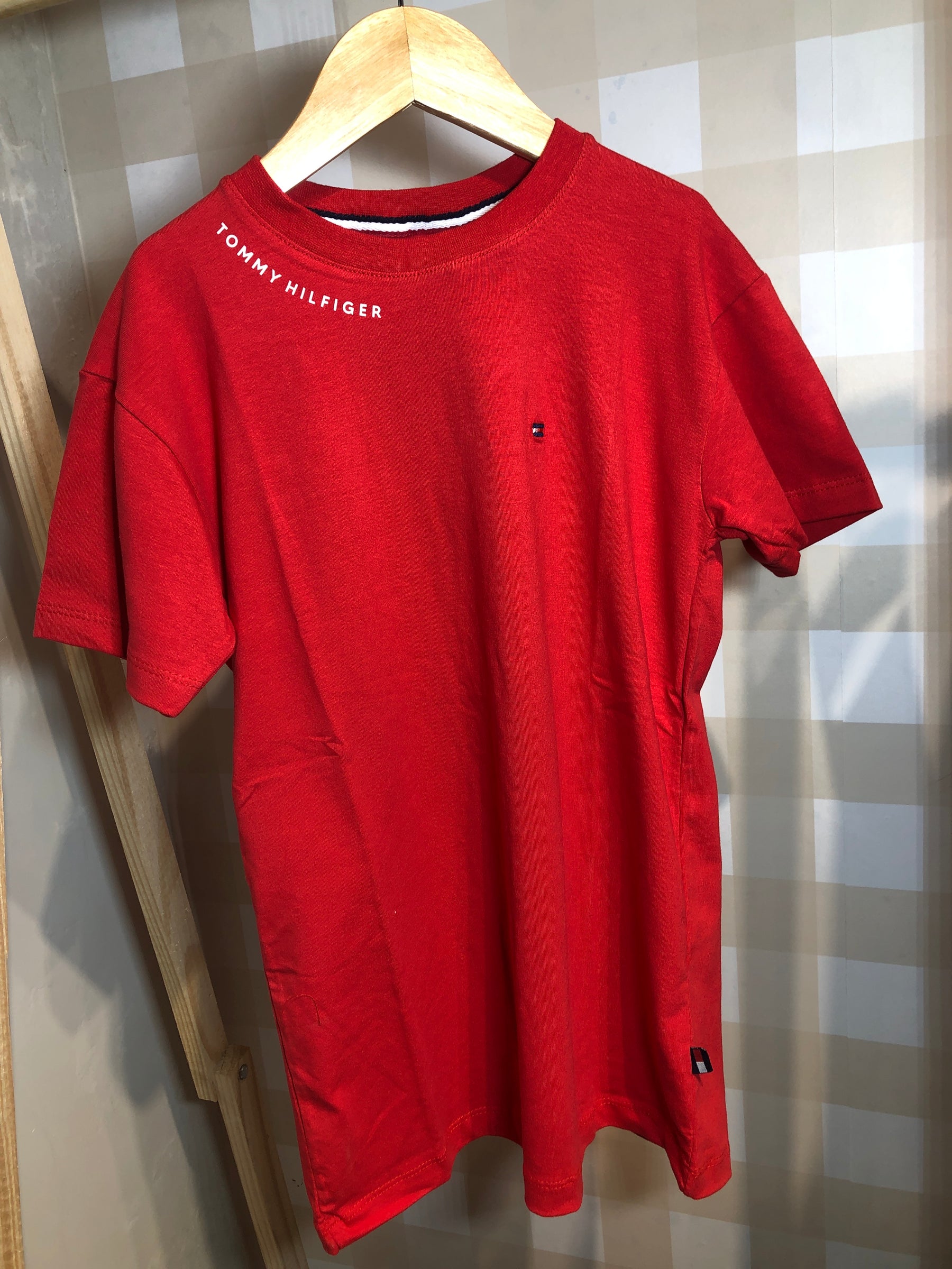 Camiseta TH Tamanho 16 - Última Peça