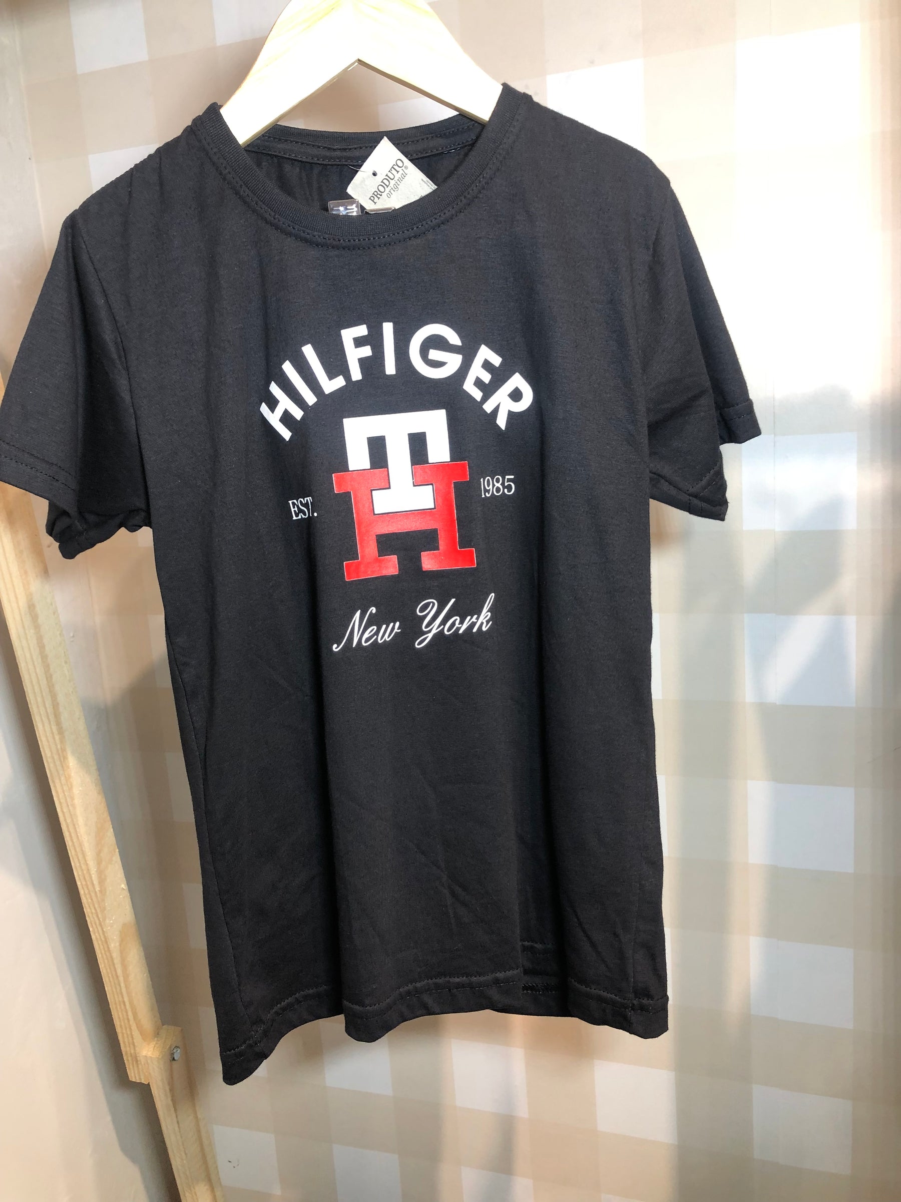 Camiseta TH Tamanho 10 - Última Peça