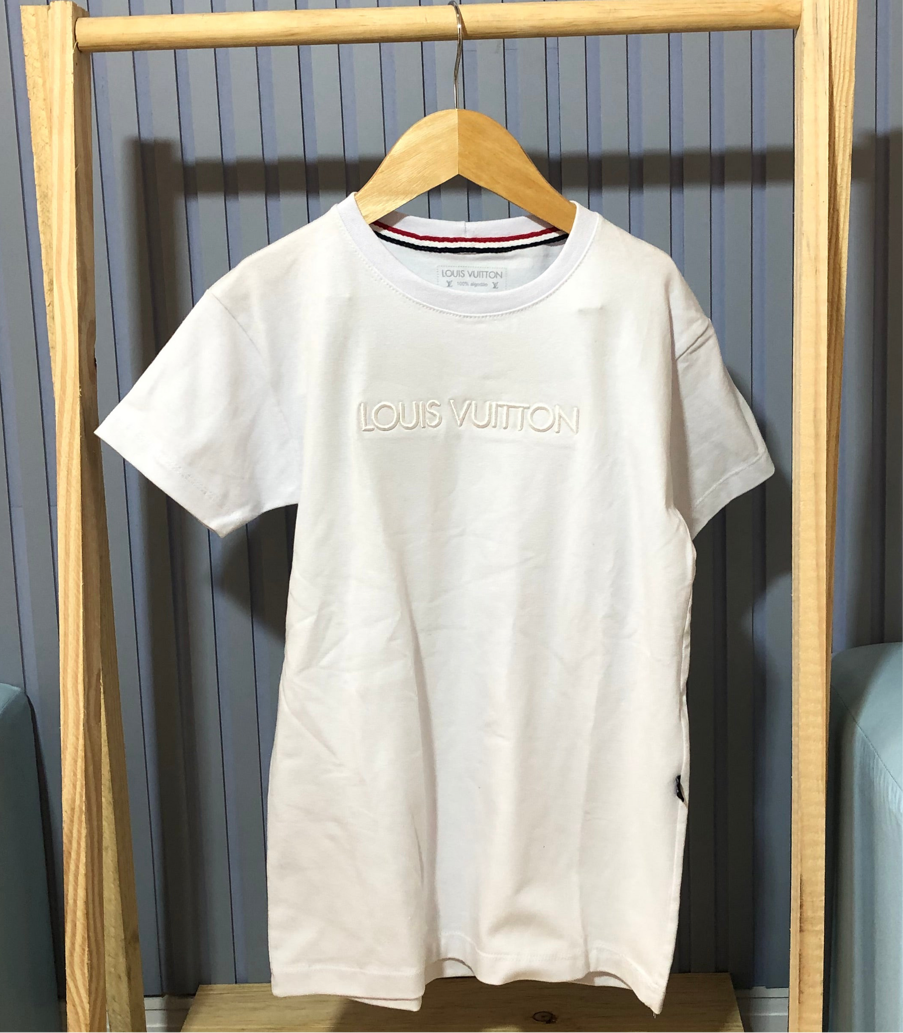 Camiseta LV Tamanho 10 - Última Peça