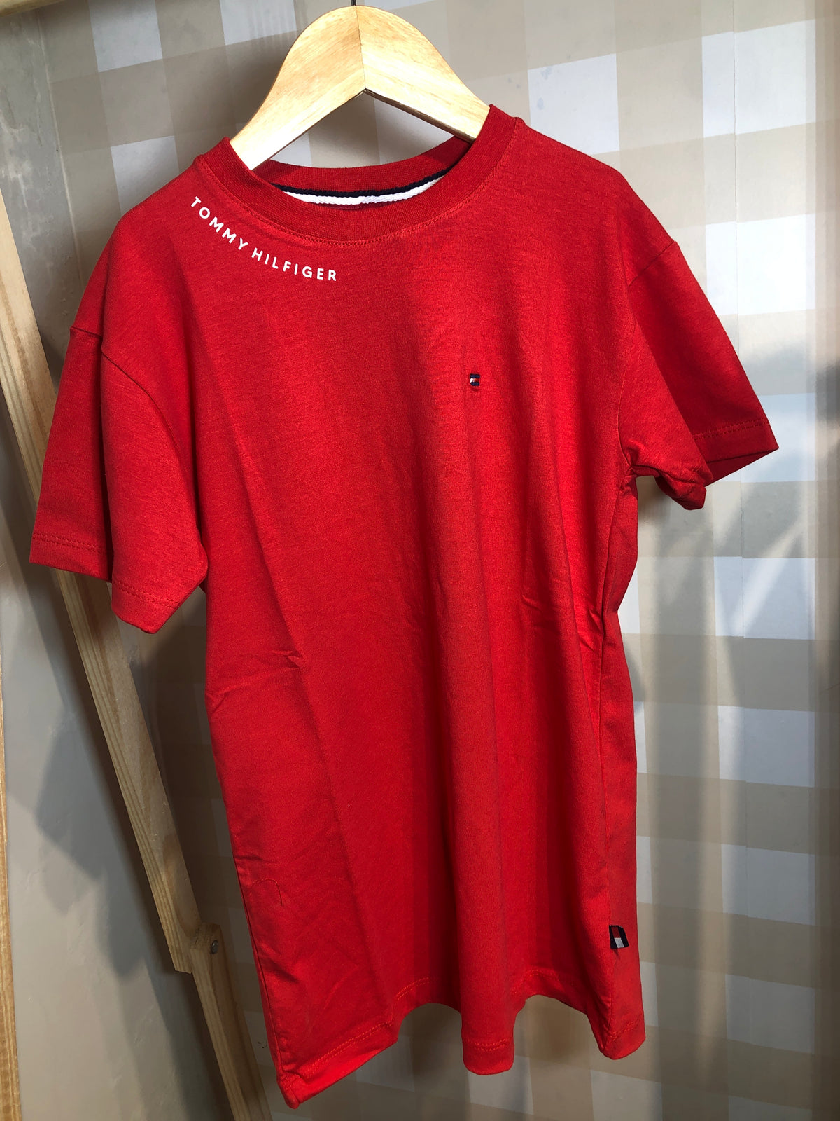 Camiseta TH Tamanho 16 - Última Peça