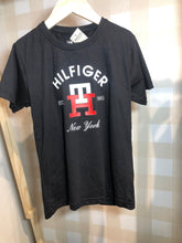 Camiseta TH Tamanho 10 - Última Peça