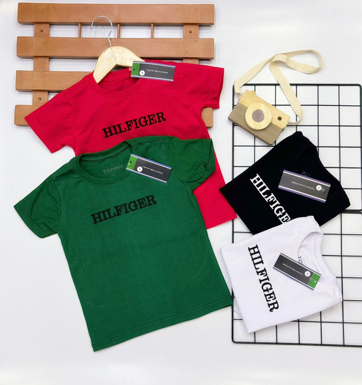 Camiseta TH Tamanho 2 e 10 - Última Peça