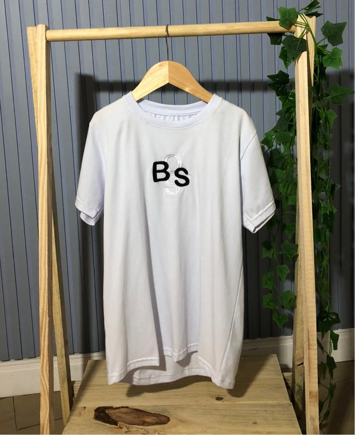 Camiseta HB Tamanho 10 e 12 - Última Peça