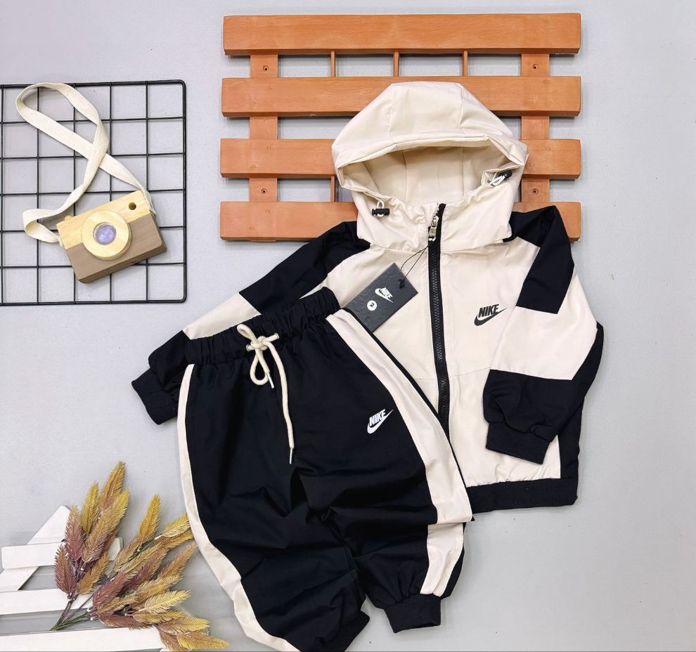 Conjunto Tactel NK com Capuz – Impermeável e Confortável!